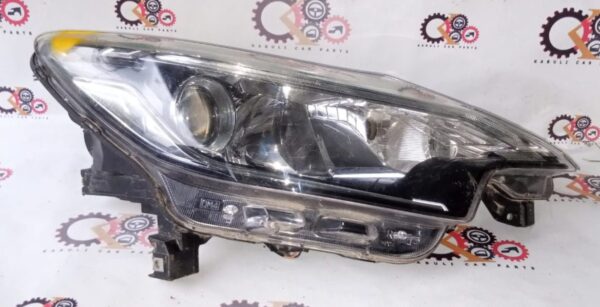 Nissan Note HE12 Genuine Right Headlight