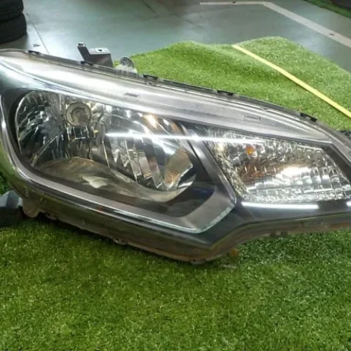 Honda Fit 2014 Right Headlight DAA-GP5 33100T5AJ11